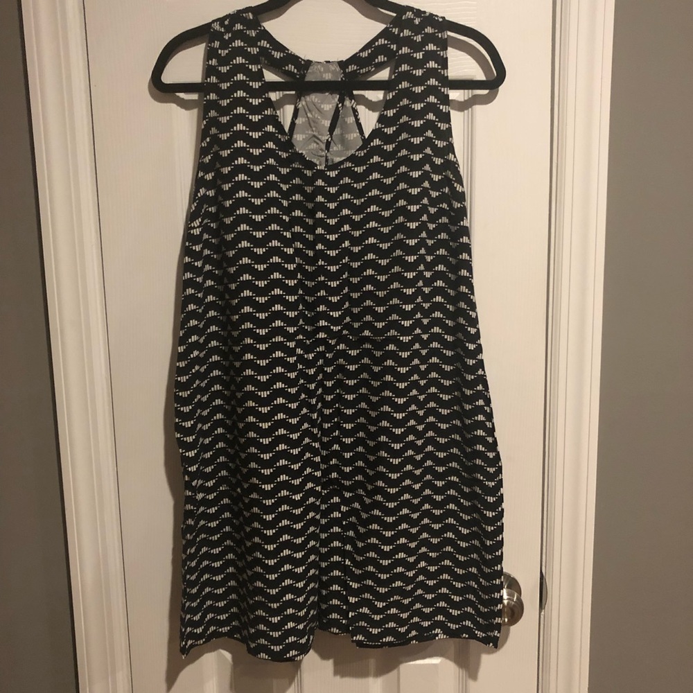 Black and white sleeveless dress